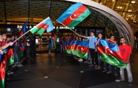 Azərbaycan olimpiyaçılarının mükafatlarını kim "qaldırdı"?