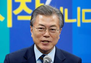 Cənubi Koreya prezidenti KXDR idmançılarını 2018-ci il qış Olimpiadasına dəvət edib