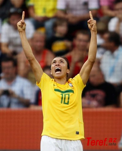 Braziliyalı qadın futbolçu dünya çempionatları tarixinin yeni bombardiri olub - FOTO