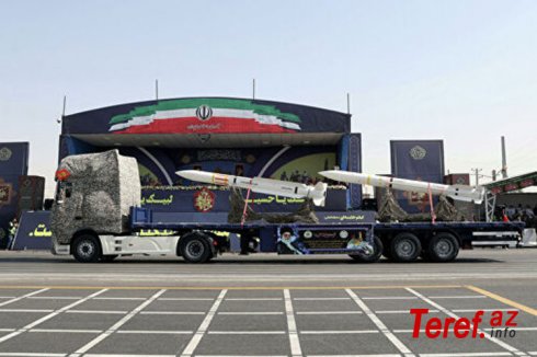İran yeni döyüş başlığı ilə təchiz edilmiş ballistik raket nümayiş etdirib