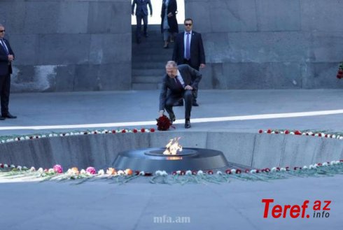 Sergey Lavrov gözlənildiyi kimi İrəvanda “erməni soyqırımı” abidəsini ziyarət etdi, abidənin önünə gül dəstəsi qoydu
