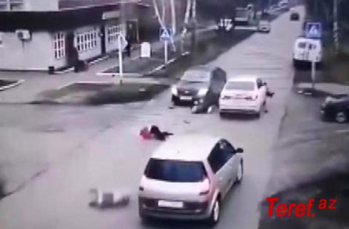 Rusiyada sərxoş sürücü yolu keçən yaşlı piyadaları vurdu – ANBAAN VİDEO