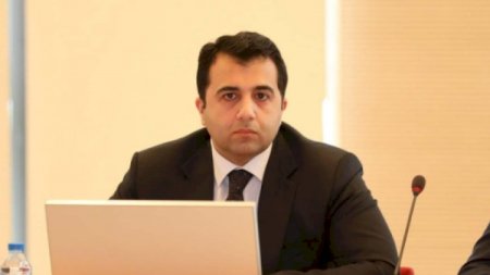 Administrasiyanın sektor müdiri mətbuat xidmətlərini tənbeh etdi - SƏBƏB