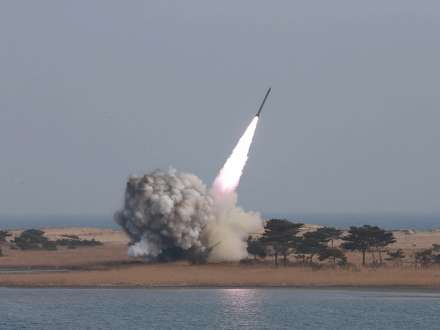 Şimali Koreyanın buraxdığı raketlər 150-160 km uçaraq havada partlayıblar
