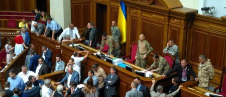 Ukrayna Parlamentində "hərbi çevriliş" - FOTO
