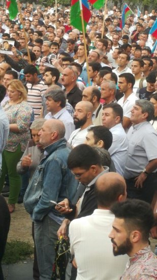 Mitinqdən sonra polis zorakılığı ilə jurnalistlər və fəallar saxlanılıb FOTO/ VİDEO