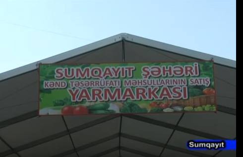 Küçənin düz ortasında yarmark - Sumqayıt İcra Hakimiyyəti Nazirlər Kabinetinin qaydalarını belə pozur FOTO