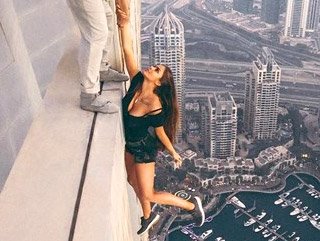 Dubay polisi modelə xəbərdarlıq etdi - Foto