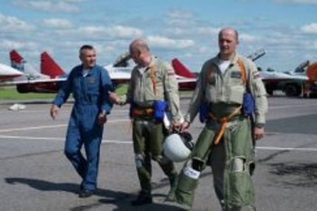 Rusiyalı pilotlar kütləvi şəkildə ölkəni tərk edir