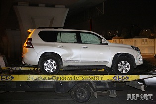 Qəza törədən sürücü avtomobildən düşərək hadisə yerindən qaçdı (FOTO)