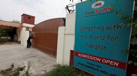 Pakistan türkiyəli müəllimi deportasiya edib