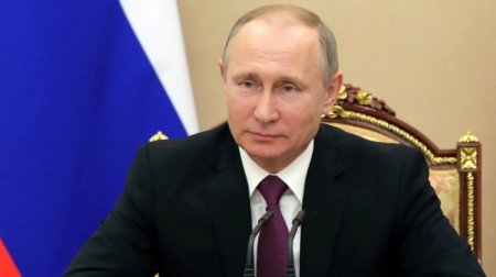 Putin özünün və məmurların maaşını azaltdı