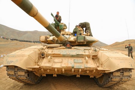 İŞİD Rusiyanın T-90 tankını ələ keçirdi