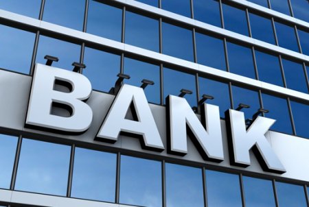 Əhalinin və şirkətlərin banklara borcu 1.8 milyard manata çatıb