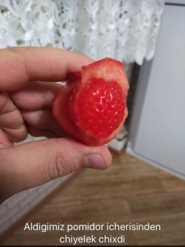 Marketdən aldığı pomidorun içindən görün nə çıxdı – Bakıda qəribə olay – FOTOLAR