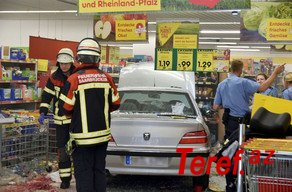 Almaniyada 91 yaşlı kişi maşınla supermarketə girib