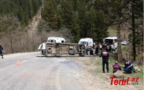 Türkiyədə şagirdlərin olduğu avtobus qəzaya uğradı: 10 yaralı