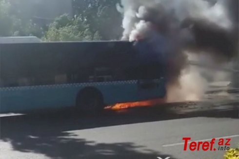 Sumqayıtda avtobus yanıb kül oldu, sərnişinlər panikada  - Video