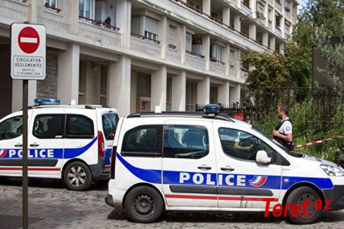 Fransada məscidin qarşısında silahlı insident olub, yaralılar var