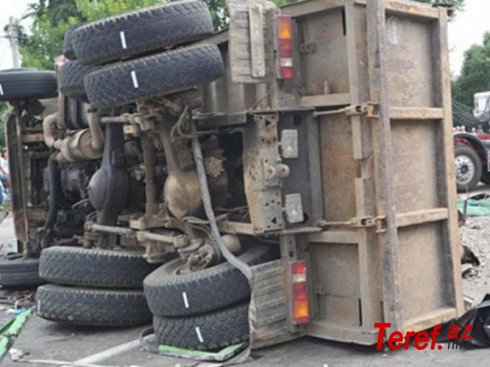 Rusiyada yük maşını ilə sərnişin mikroavtobusu toqquşub, 2 nəfər ölüb, 10 nəfər yaralanıb