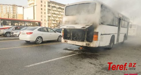 Bakıda yolun ortasında avtobus yanır - FOTO