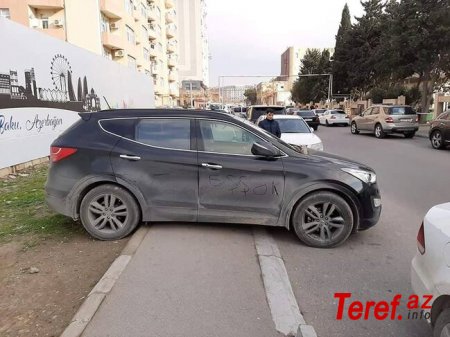 ﻿ Azərbaycanda bu da oldu: Səkidə maşın saxlayan sürücünü belə cəzalandırdılar - FOTO