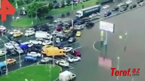 Moskvaya leysan yağdı, avtomobillər su altında qaldı - VİDEO