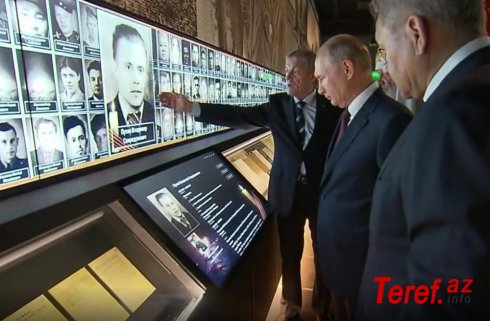 Putin muzeydə atasının fotosunu tapdı – VİDEO