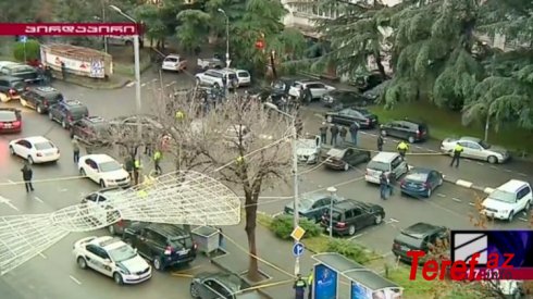 Tbilisinin mərkəzində insident: 10 nəfər girov götürüldü