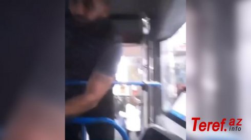 Bakıda kişi avtobus sürücüsünə hücum etdi - VİDEO