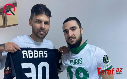 “Omoniya”nın futbolçusu “Qarabağ”ın oyunçusundan üzr istəyib formasını aldı - FOTO