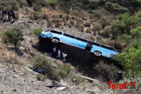 Avtobus uçuruma yuvarlandı: Altı miqrant həlak oldu