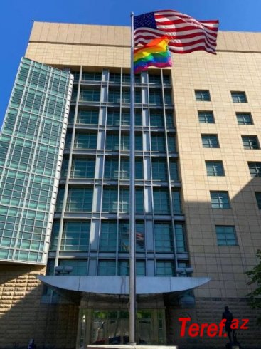 ABŞ səfirliyi Rusiyaya göz dağı verdi - DXR meydanının üzərində LGBT bayrağı asıb