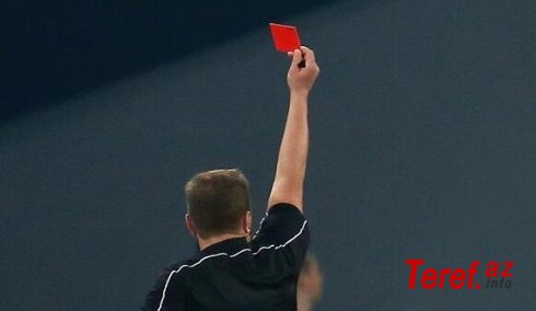 Futbolçular qırmızı kart göstərən hakimi uçurumdan atdı