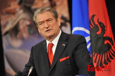 Naməlum şəxs Albaniyanın keçmiş prezidentini yumruqladı – VİDEO