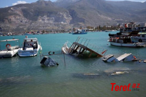 Hatayda “Lodos” küləyi balıqçı gəmilərini batırdı - FOTO/VİDEO