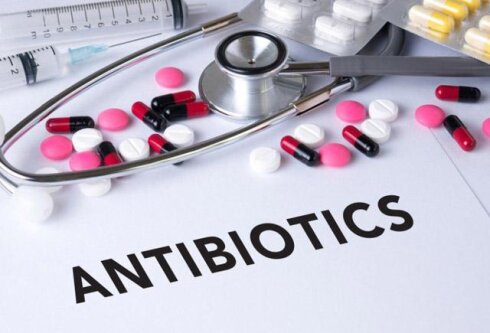 Antibiotikləri uşaqların əli çatmayan yerə qoymaq lazımdır