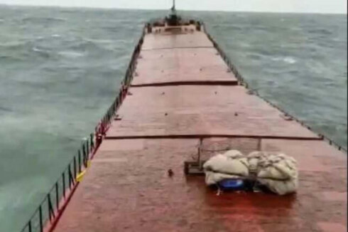 Ukraynadan yola çıxan “Pallada” yük gəmisi Türkiyə sahillərinə çıxaraq ikiyə bölünüb - VİDEO