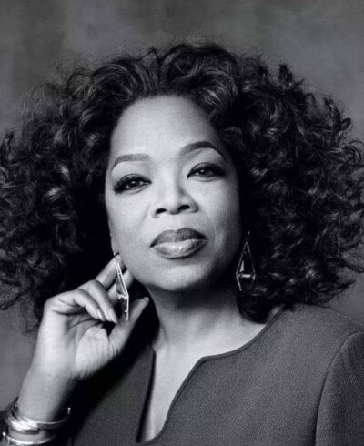 DÜNYAYI EĞİTİMLE DEĞİŞTİRMEYE ÇALIŞAN KADIN... Oprah Winfrey…
