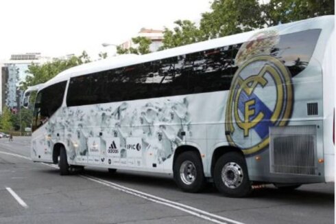 “Real Madrid” “Leypsiq”lə səfər matçına avtobusla getdi, qəzaya düşdü - FOTO