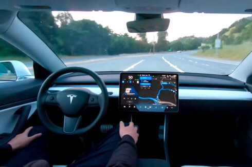 “Tesla” avtopilotun sınaq versiyasını buraxacaq - VİDEO