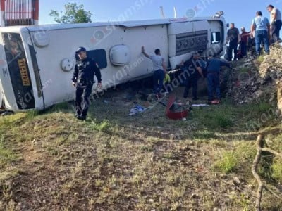 Ermənistanda İran avtobusu dərəyə aşıb, ölən və yaralananlar var –FOTO