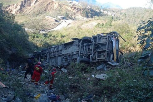 Avtobus uçuruma aşdı, 23 nəfər öldü