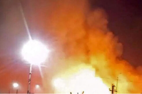 Ukrayna Luqanskda neft anbarını vurdu: Güclü yanğın başladı - FOTO/VİDEO