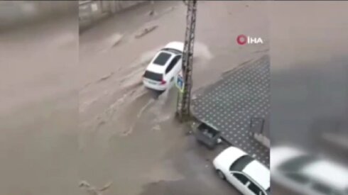 Türkiyədə iki uşağı sel apardı: Paytaxtdan dəhşətli GÖRÜNTÜLƏR