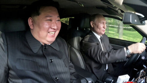 Putinin Kim Çen Inə hədiyyə etdiyi avtomobildə Cənubi Koreya hissələri istifadə edilib