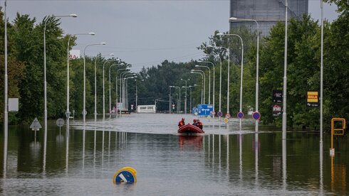 Avropanı sel aparır - 20 nəfər həlak oldu