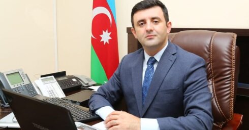 Təhsil idarəsinin müdiri qəbuluna gələn qazini cərimələtdirdi