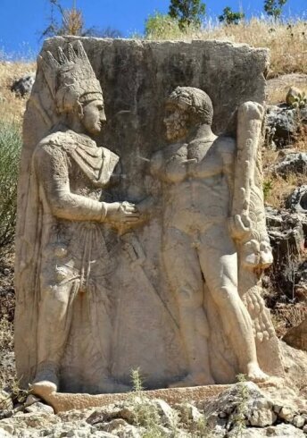 Commagene Kralı I. Antiochus ve Herkül: Mümkün Olmayan Bir El Sıkışma