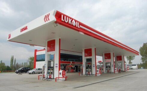 "Lukoil"də benzinə su qatılır iddiası - VİDEO